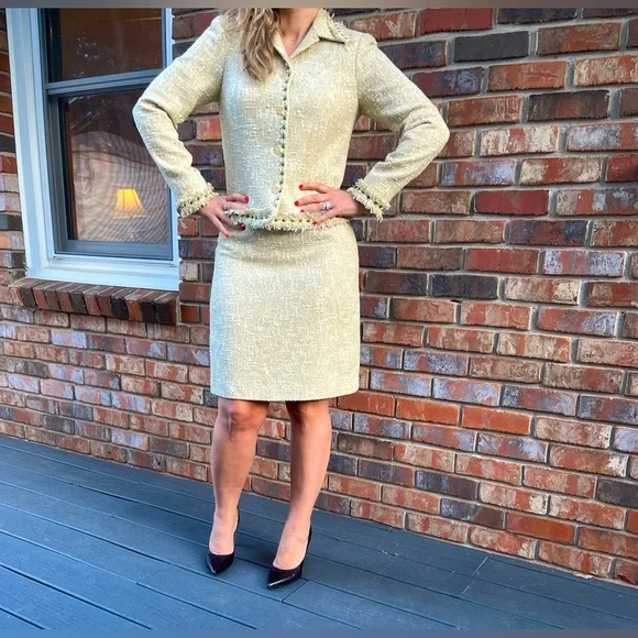 Renfrew Other | Ladies Renfrew Vintage Boucle Skirt Suit. Sexy! | Color: Cream | Size: 4 | Azgirl9802's Closet Renfrew Other | Ladies Renfrew Vintage Boucle Skirt Suit. Sexy! | Color: Cream | Size: 4 | Azgirl9802's Closet